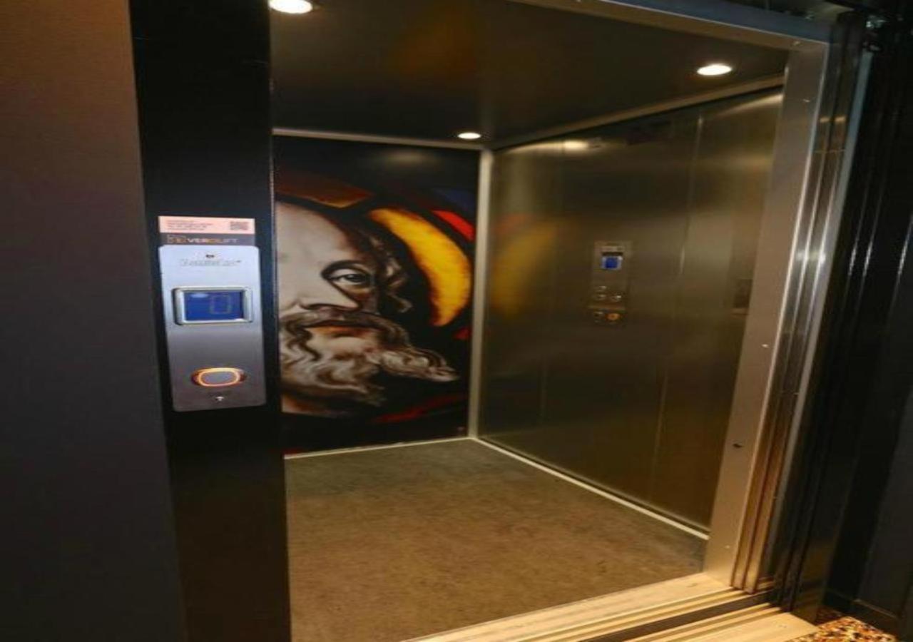 Zakske13 - Design Boutique B&B In Bruges City Centre (Adults Only) Exterior photo A residential elevator